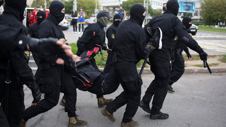 Колонны бронетехники: в Минске снова разгоняют протесты