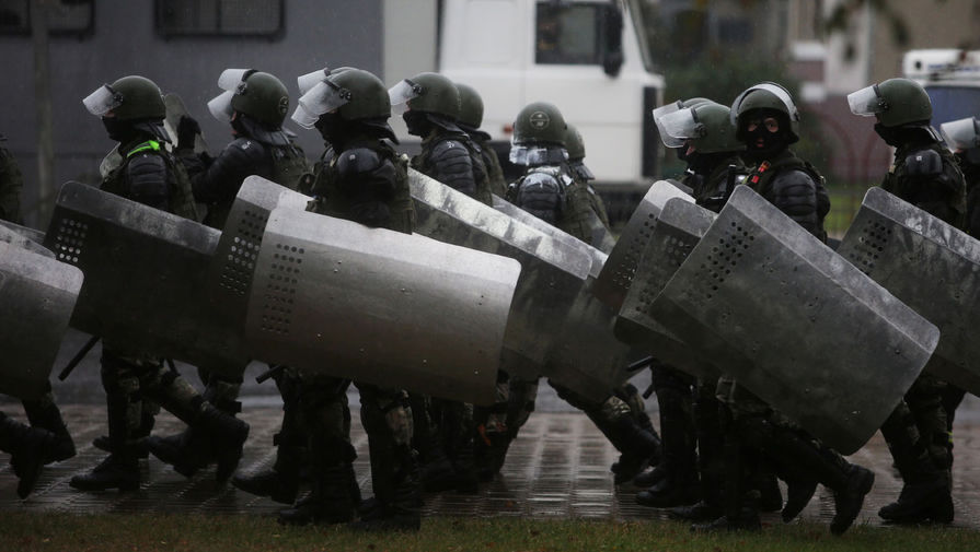 Перейдем на боевое оружие: МВД Белоруссии предупредило оппозицию