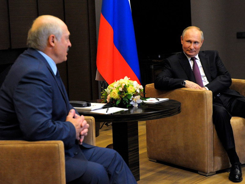 Путин, начиная встречу с Лукашенко в Сочи, прокомментировал ситуацию с рейсом Ryanair словами «всплеск эмоций»