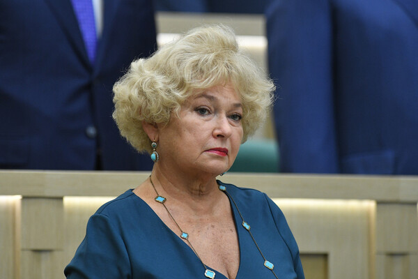 Ахеджакова заявила, что уволилась из “Современника”. В театре это отрицают
