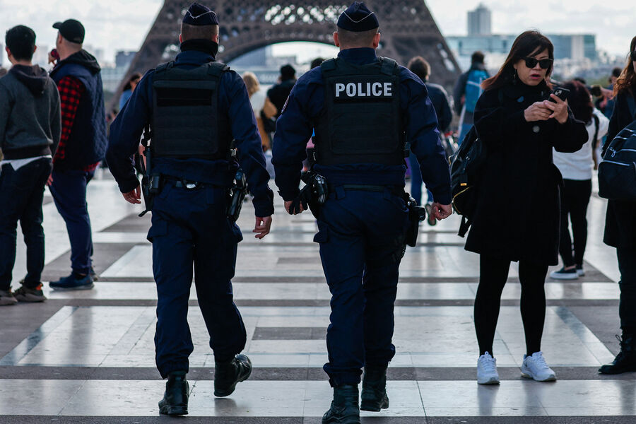 «Тщательно следим из-за подозрений в радикализации». Власти Франции депортируют 39 россиян